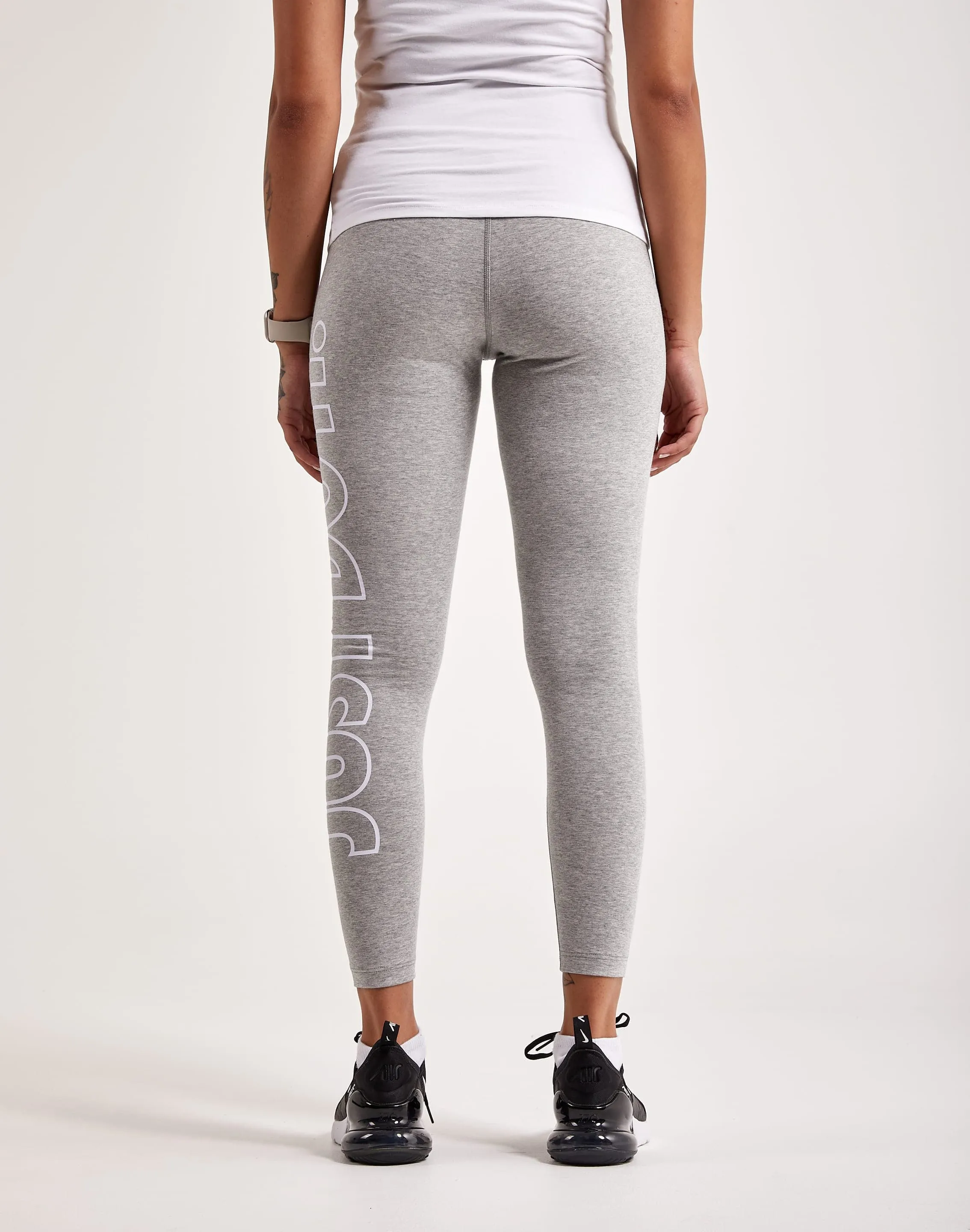 Nike Classics High-Waisted Leggings TaglessLabel