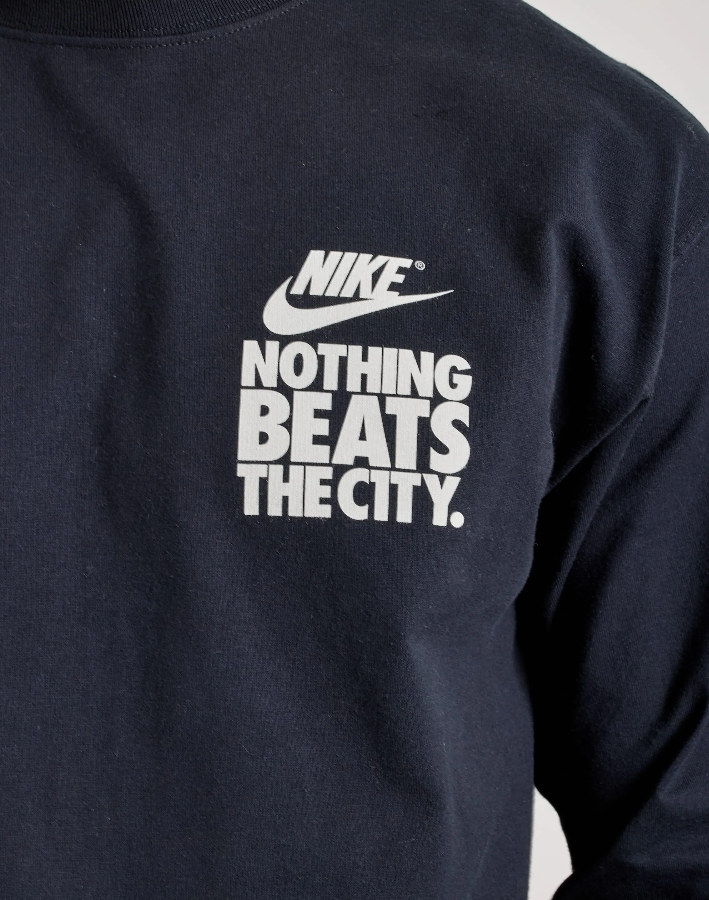 Nike Max90 City Long-Sleeve Tee Tailored Fit AntiSnagTechnology