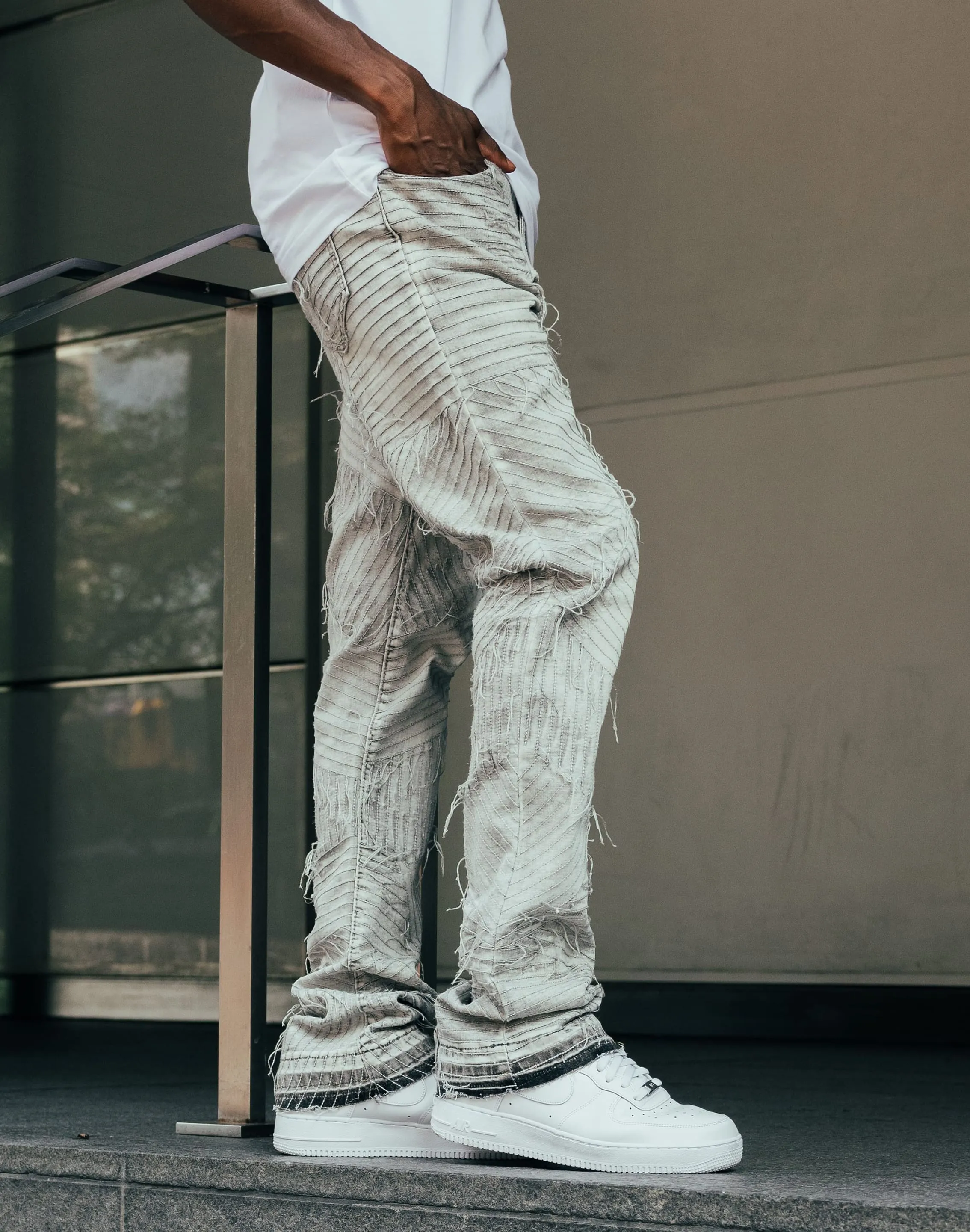 MoistureWicking Dynamic Glow WAIMEA Geometric Frayed Jeans