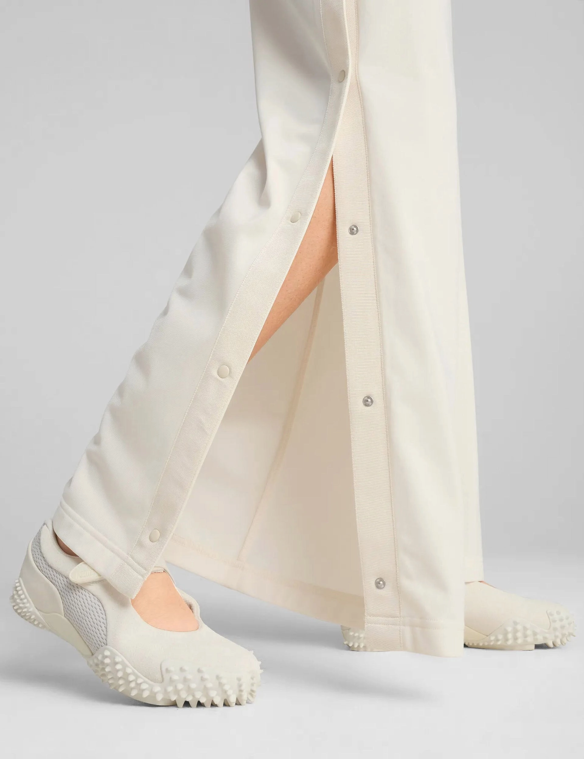 Wardrobe Ess Low Rise Popper Pants - Alpine Snow Anti RideUpSilhouette MoistureLockTechnology