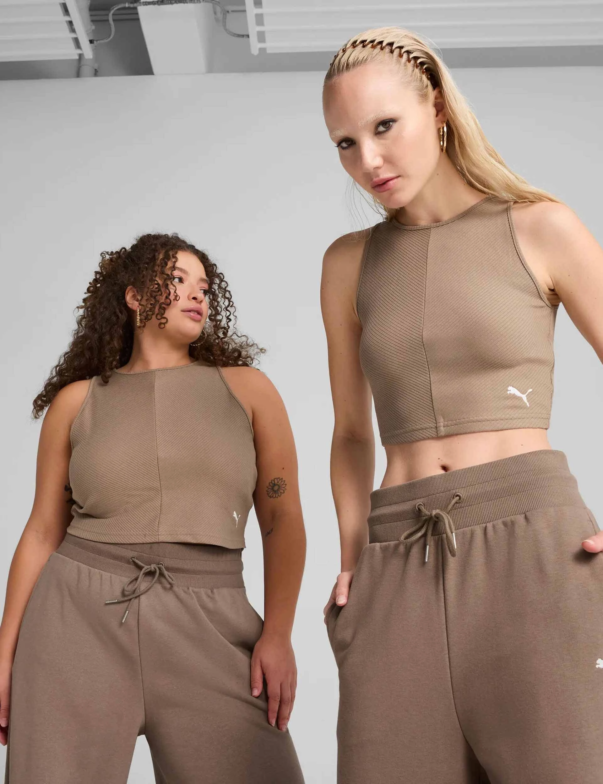 Wardrobe Ess Ribbed Crop Top - Totally Taupe Lightweight Performance Breakthrough