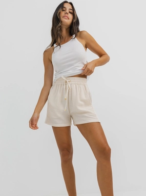 Contemporary Cut Flexible Fabric Weekender Short in Vanilla