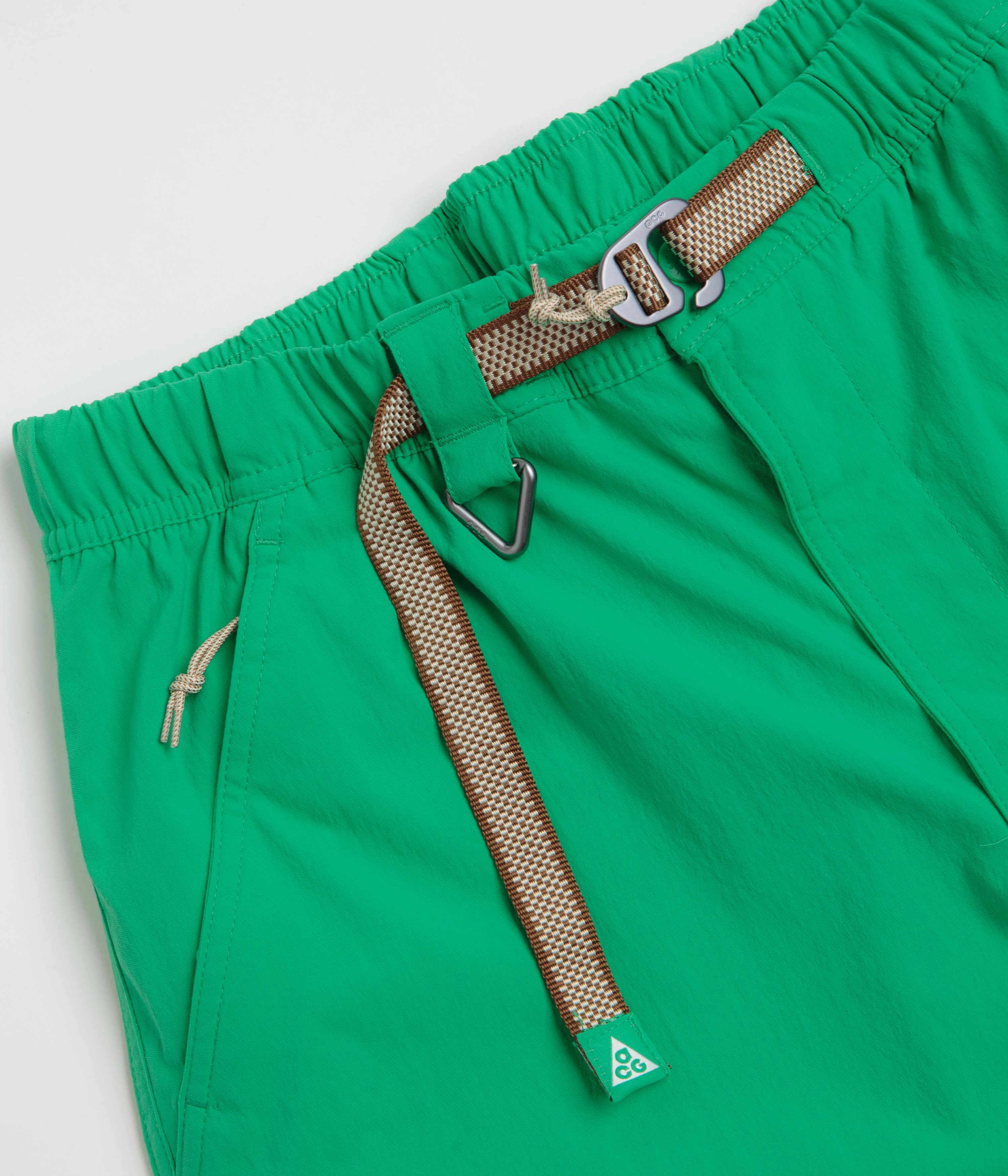 Nike ACG Hiking Shorts - Stadium Green / Summit White night out outfit